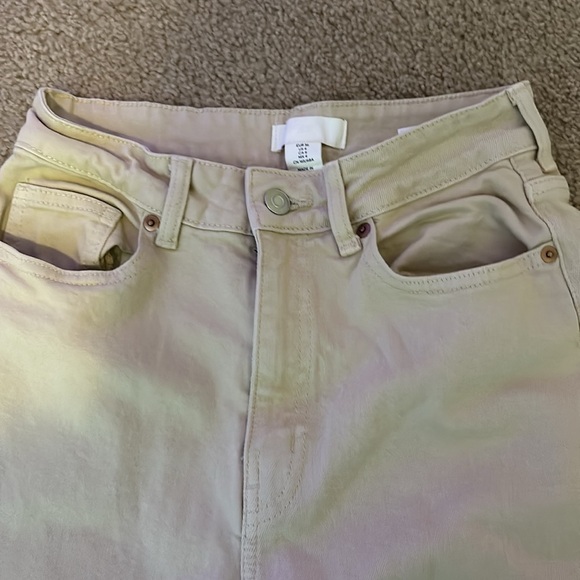 H & M Tan Jeans Size 4- imperfection on back as shown in picture - Picture 2 of 5